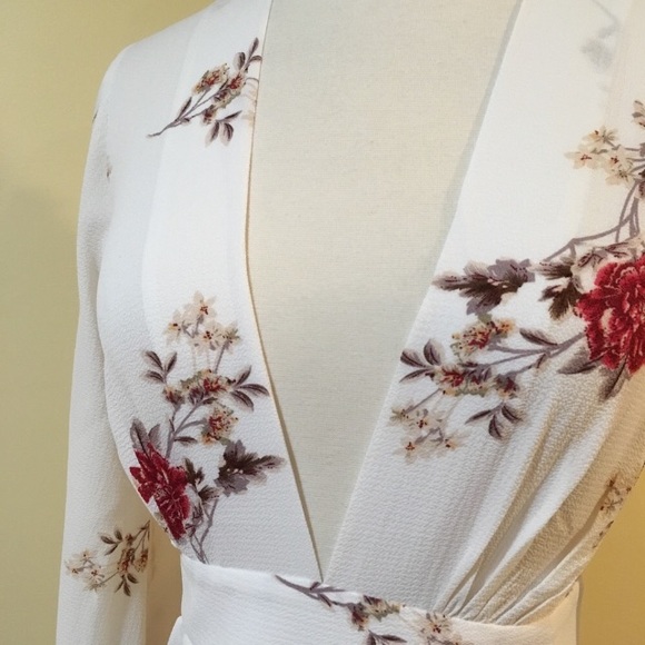 Bell Sleeve Rose Floral Deep V Romper - Picture 5 of 7